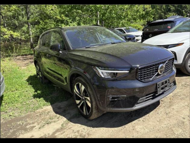 2024 Volvo XC40 Plus Dark Theme