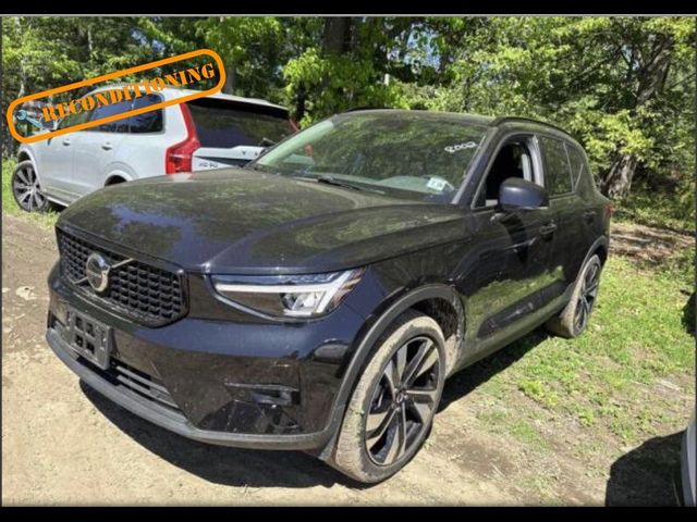 2024 Volvo XC40 Plus Dark Theme