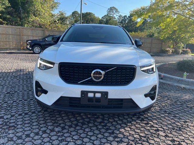 2024 Volvo XC40 Plus Dark Theme