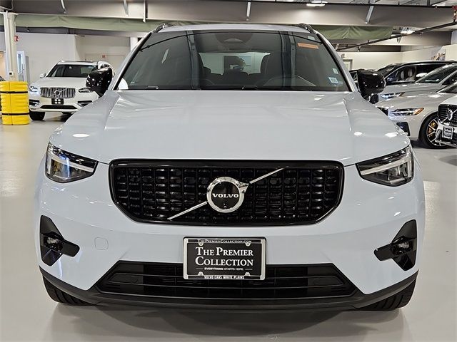 2024 Volvo XC40 Plus Dark Theme