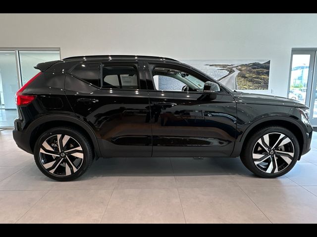 2024 Volvo XC40 Plus Dark Theme