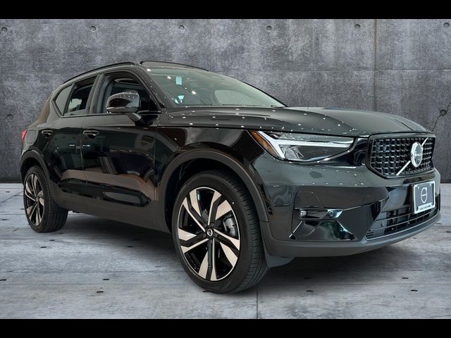 2024 Volvo XC40 Plus Dark Theme