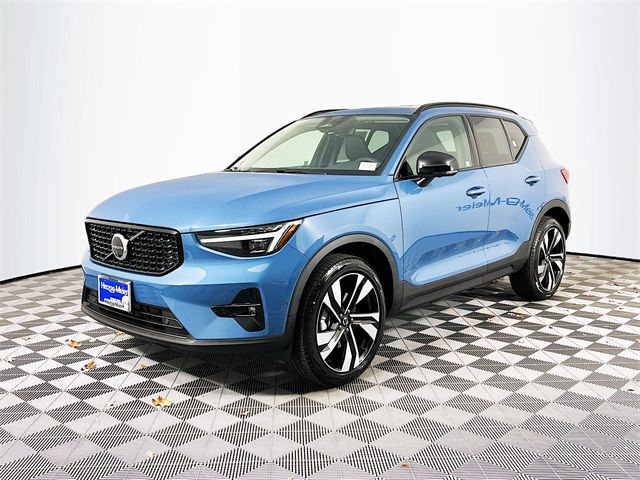 2024 Volvo XC40 Plus Dark Theme