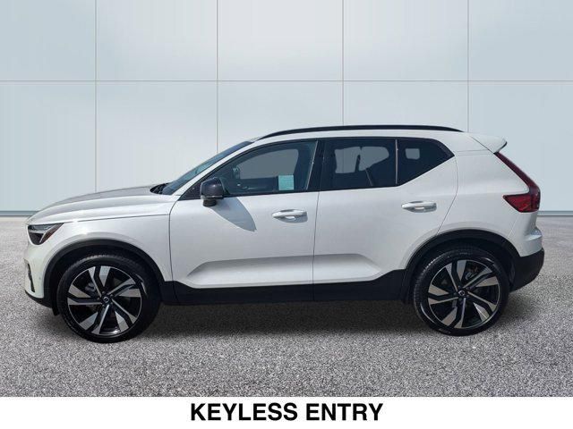 2024 Volvo XC40 Plus Dark Theme