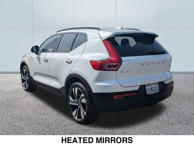 2024 Volvo XC40 Plus Dark Theme