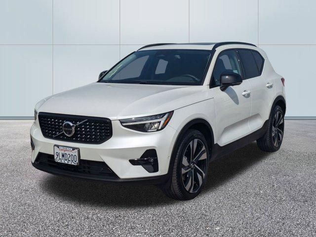 2024 Volvo XC40 Plus Dark Theme