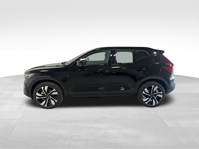 2024 Volvo XC40 Plus Dark Theme