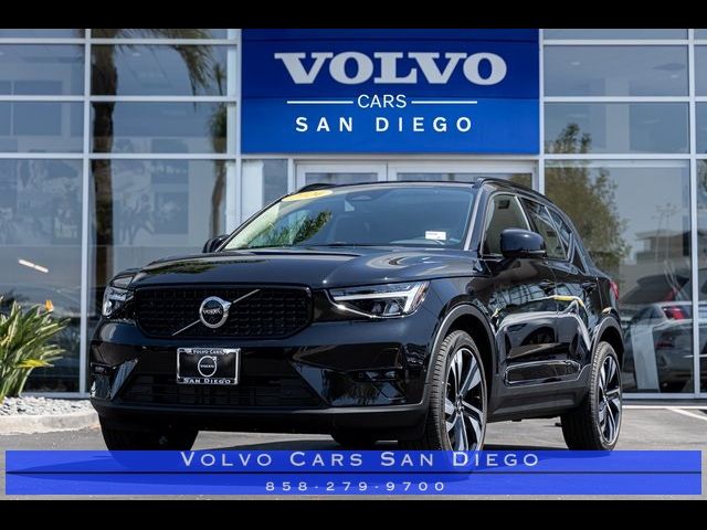 2024 Volvo XC40 Plus Dark Theme