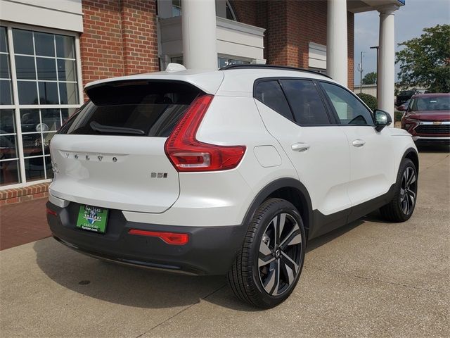 2024 Volvo XC40 Plus Dark Theme