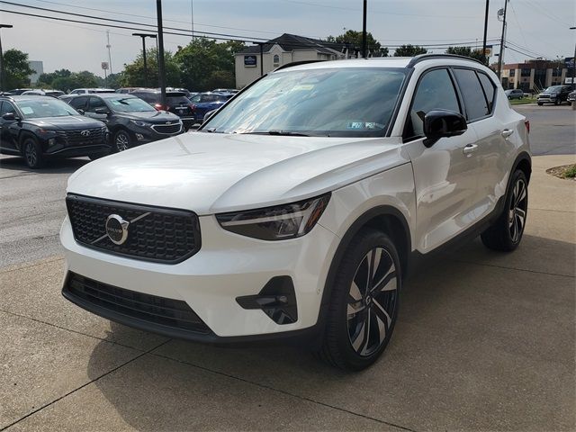 2024 Volvo XC40 Plus Dark Theme