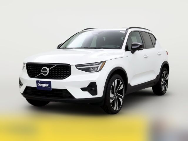 2024 Volvo XC40 Plus Dark Theme