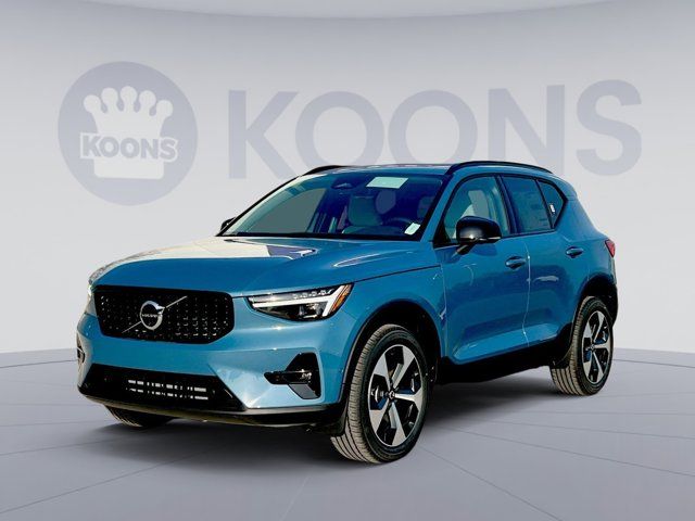 2024 Volvo XC40 Plus Dark Theme