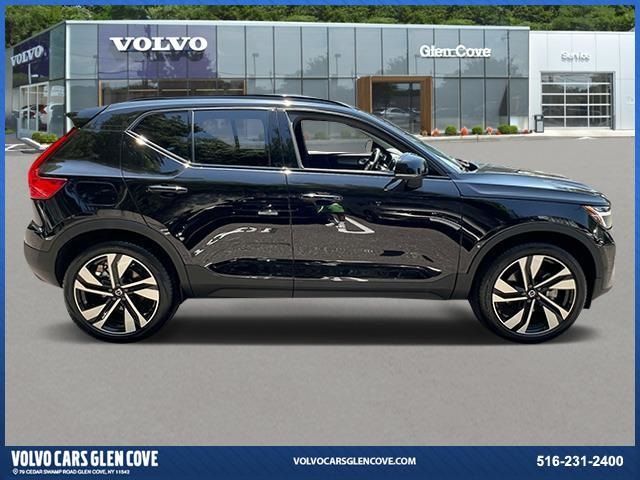 2024 Volvo XC40 Plus Dark Theme