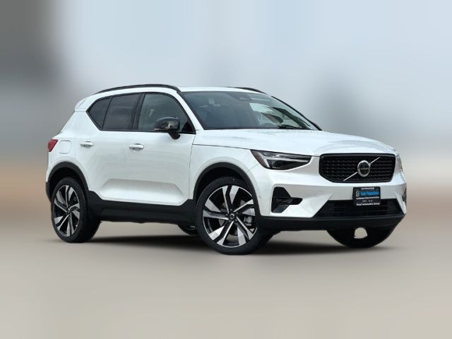 2024 Volvo XC40 Plus Dark Theme