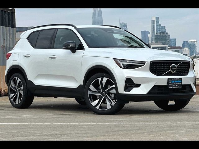 2024 Volvo XC40 Plus Dark Theme