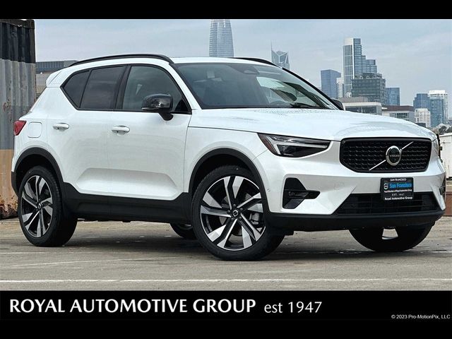 2024 Volvo XC40 Plus Dark Theme