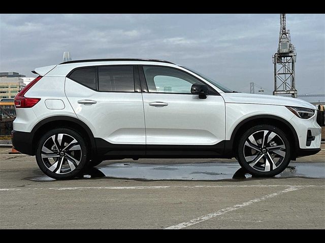 2024 Volvo XC40 Plus Dark Theme