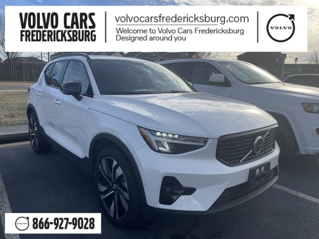 2024 Volvo XC40 Plus Dark Theme