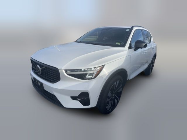 2024 Volvo XC40 Plus Dark Theme