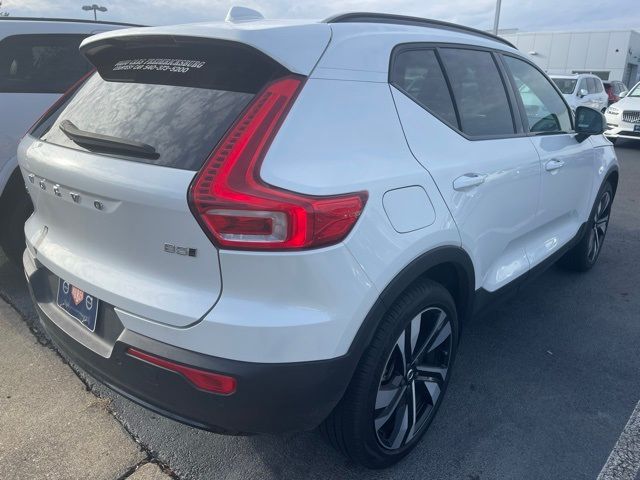 2024 Volvo XC40 Plus Dark Theme