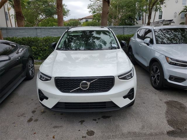 2024 Volvo XC40 Plus Dark Theme