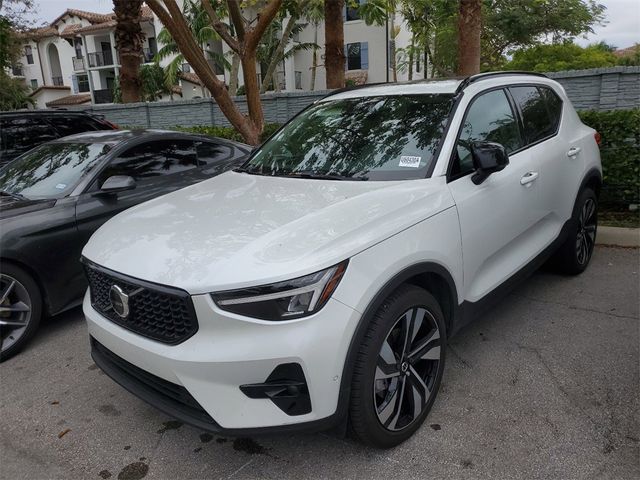 2024 Volvo XC40 Plus Dark Theme