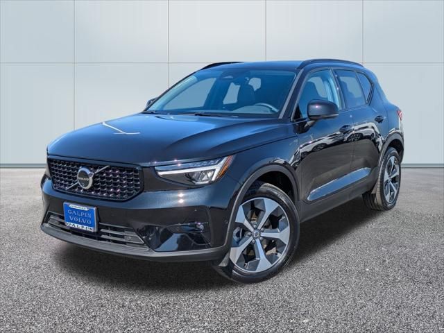 2024 Volvo XC40 Plus Dark Theme