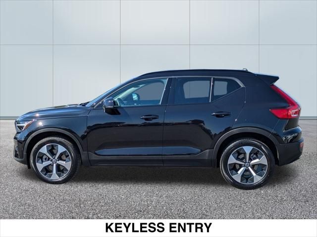 2024 Volvo XC40 Plus Dark Theme