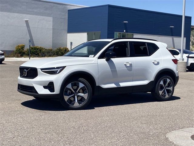 2024 Volvo XC40 Plus Dark Theme