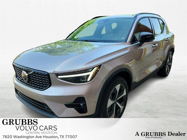 2024 Volvo XC40 Plus Dark Theme