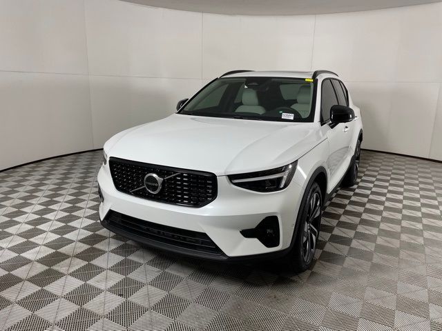 2024 Volvo XC40 Plus Dark Theme