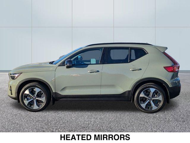 2024 Volvo XC40 Plus Dark Theme