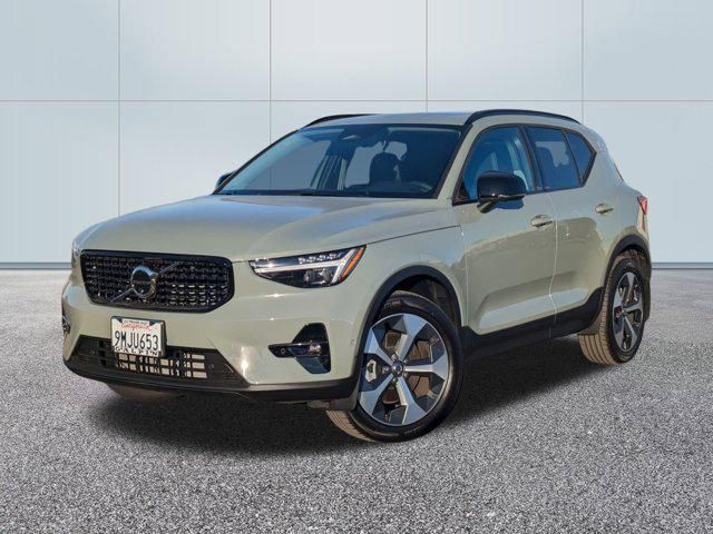 2024 Volvo XC40 Plus Dark Theme