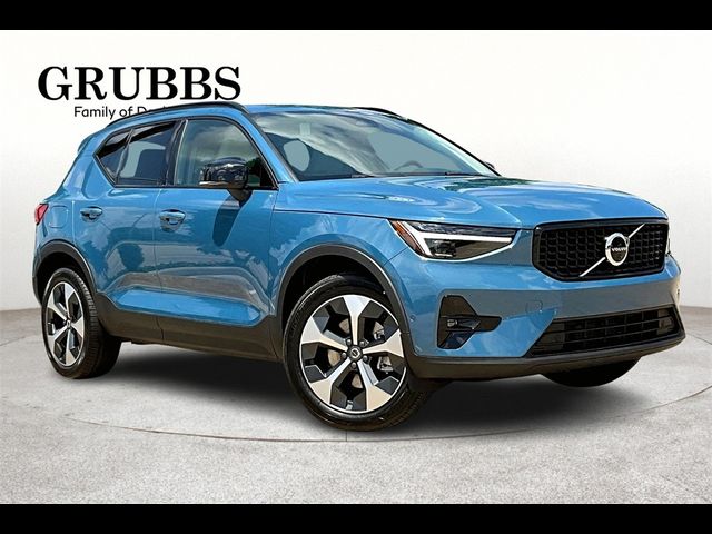 2024 Volvo XC40 Plus Dark Theme