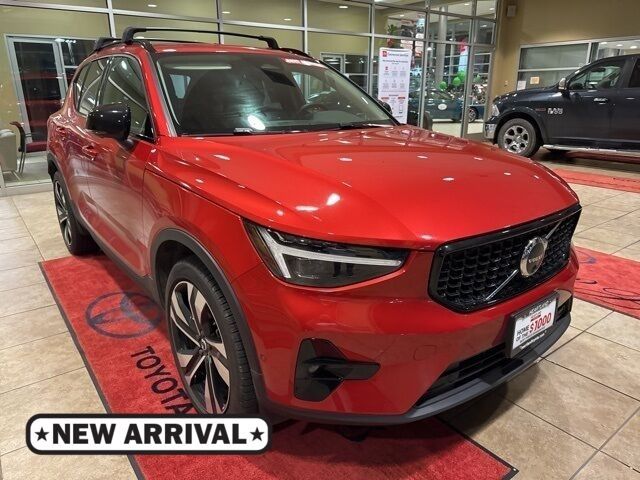 2024 Volvo XC40 Plus Dark Theme