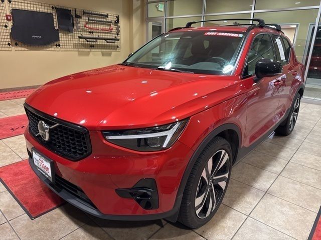 2024 Volvo XC40 Plus Dark Theme