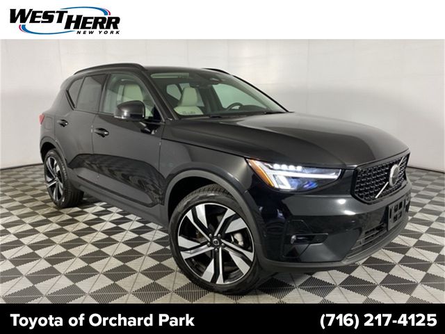 2024 Volvo XC40 Plus Dark Theme