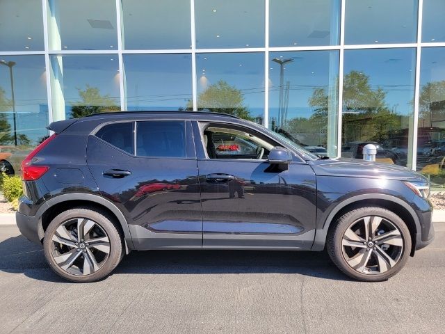 2024 Volvo XC40 Plus Dark Theme