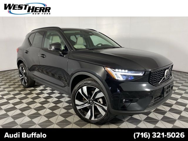 2024 Volvo XC40 Plus Dark Theme