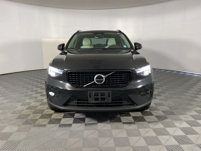 2024 Volvo XC40 Plus Dark Theme