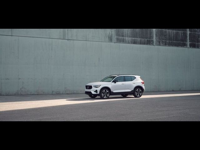 2024 Volvo XC40 Plus Dark Theme