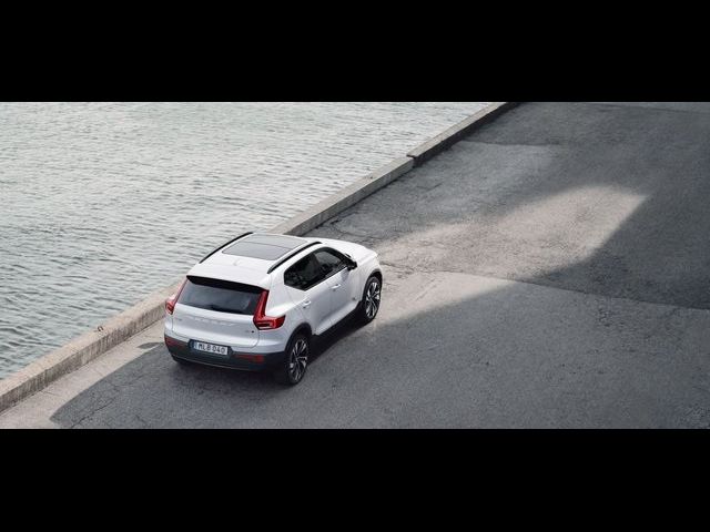 2024 Volvo XC40 Plus Dark Theme