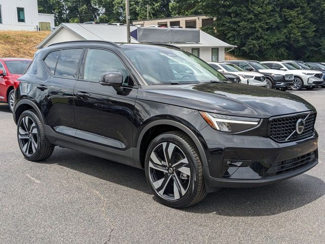 2024 Volvo XC40 Plus Dark Theme