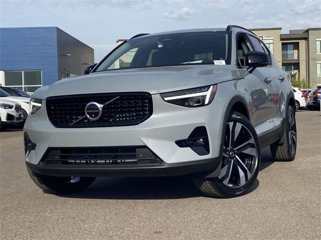 2024 Volvo XC40 Plus Dark Theme