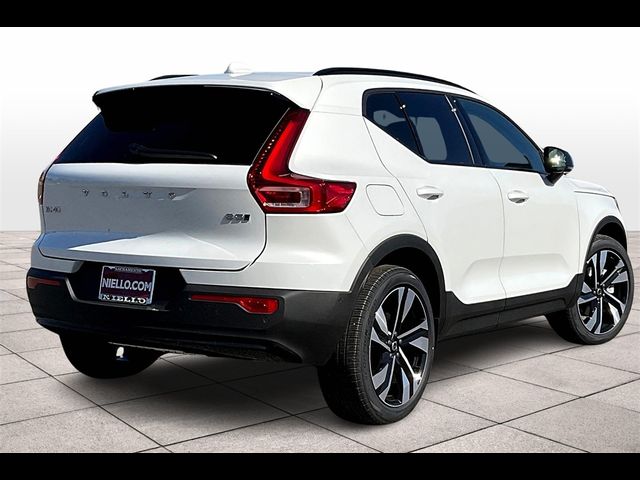 2024 Volvo XC40 Plus Dark Theme