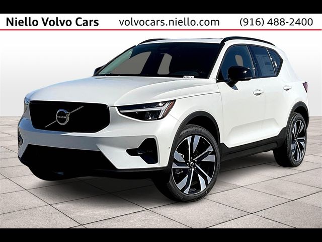 2024 Volvo XC40 Plus Dark Theme