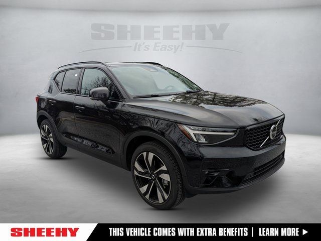 2024 Volvo XC40 Plus Dark Theme