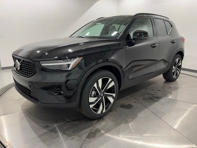 2024 Volvo XC40 Plus Dark Theme