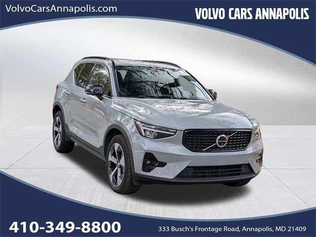 2024 Volvo XC40 Plus Dark Theme