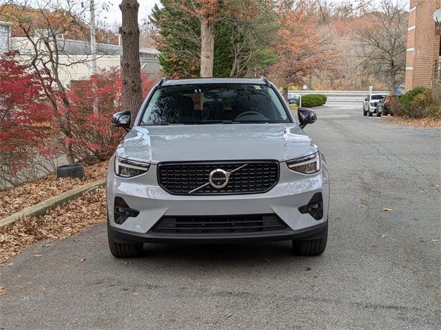 2024 Volvo XC40 Plus Dark Theme